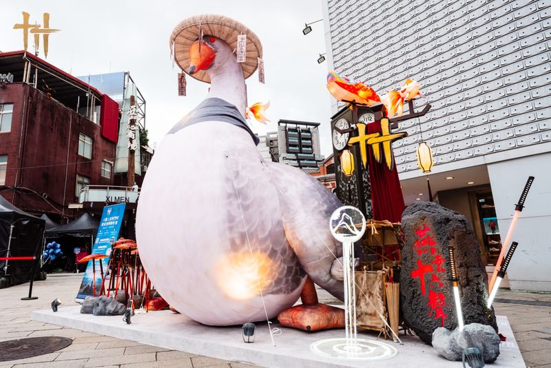 001_遊戲中的超人氣角色-鵝霸化身「巨型大鵝」，現身在西門町街頭