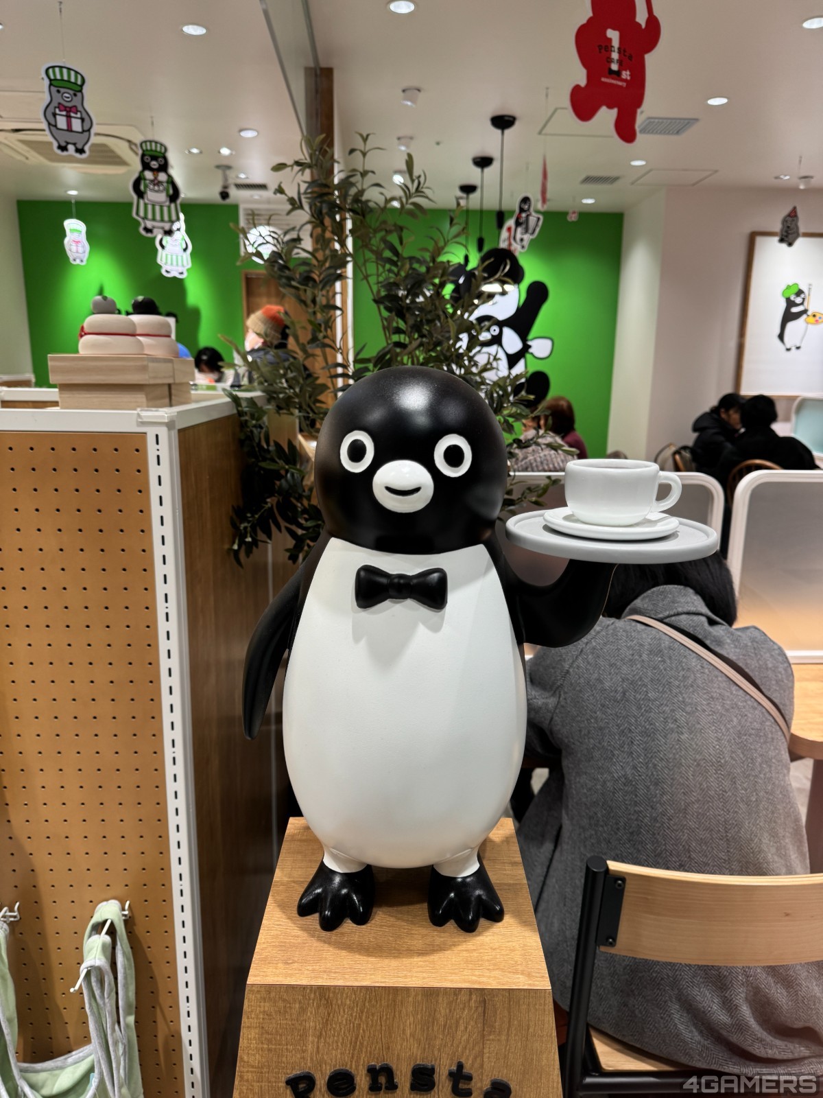 FEEF75E9-819D-48B0-90A1-159EABD834D2