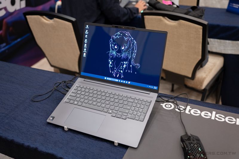 Intel Panther Lake Arc B390