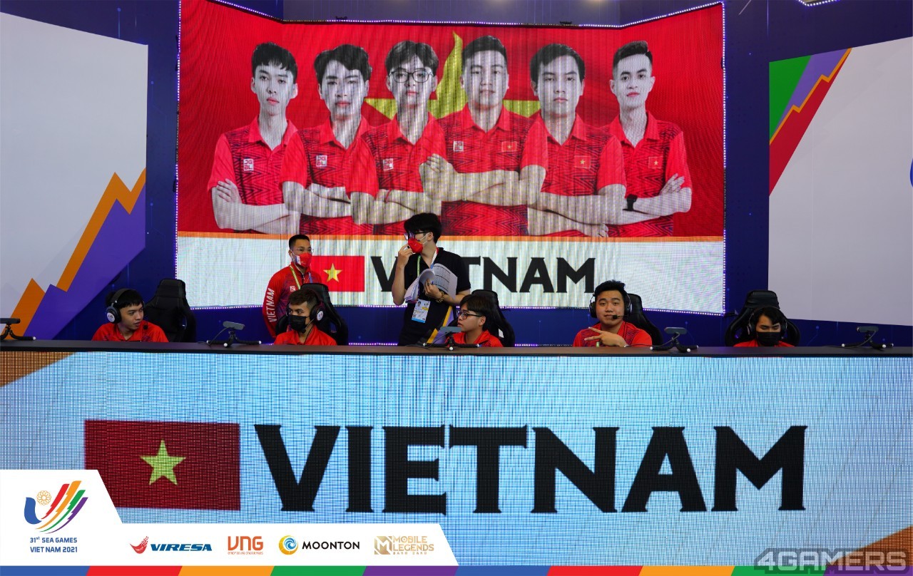 Tâm điểm của ngày thi đấu thứ nhất là trận đấu ra quân của đội tuyển Việt Nam, đội tuyển chúng ta sẽ phải gặp phải hai đối thủ được đánh giá mạnh hơn là Singapore và Indonesia