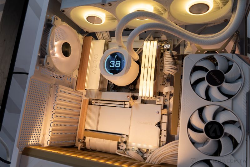 GIGABYTE X870E AERO X3D WOOD