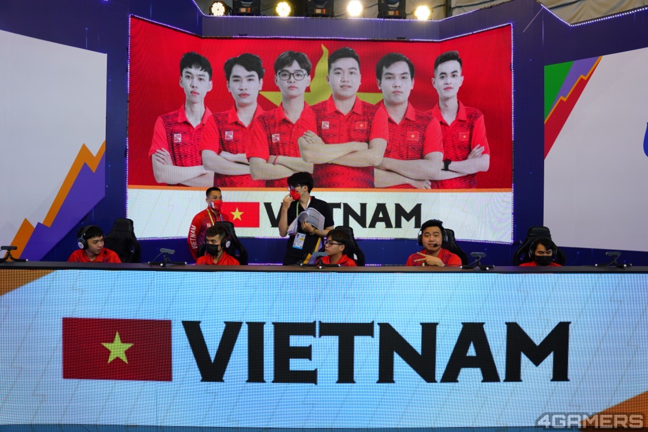 Việt Nam đối đầu Singapore trong trận quyết định