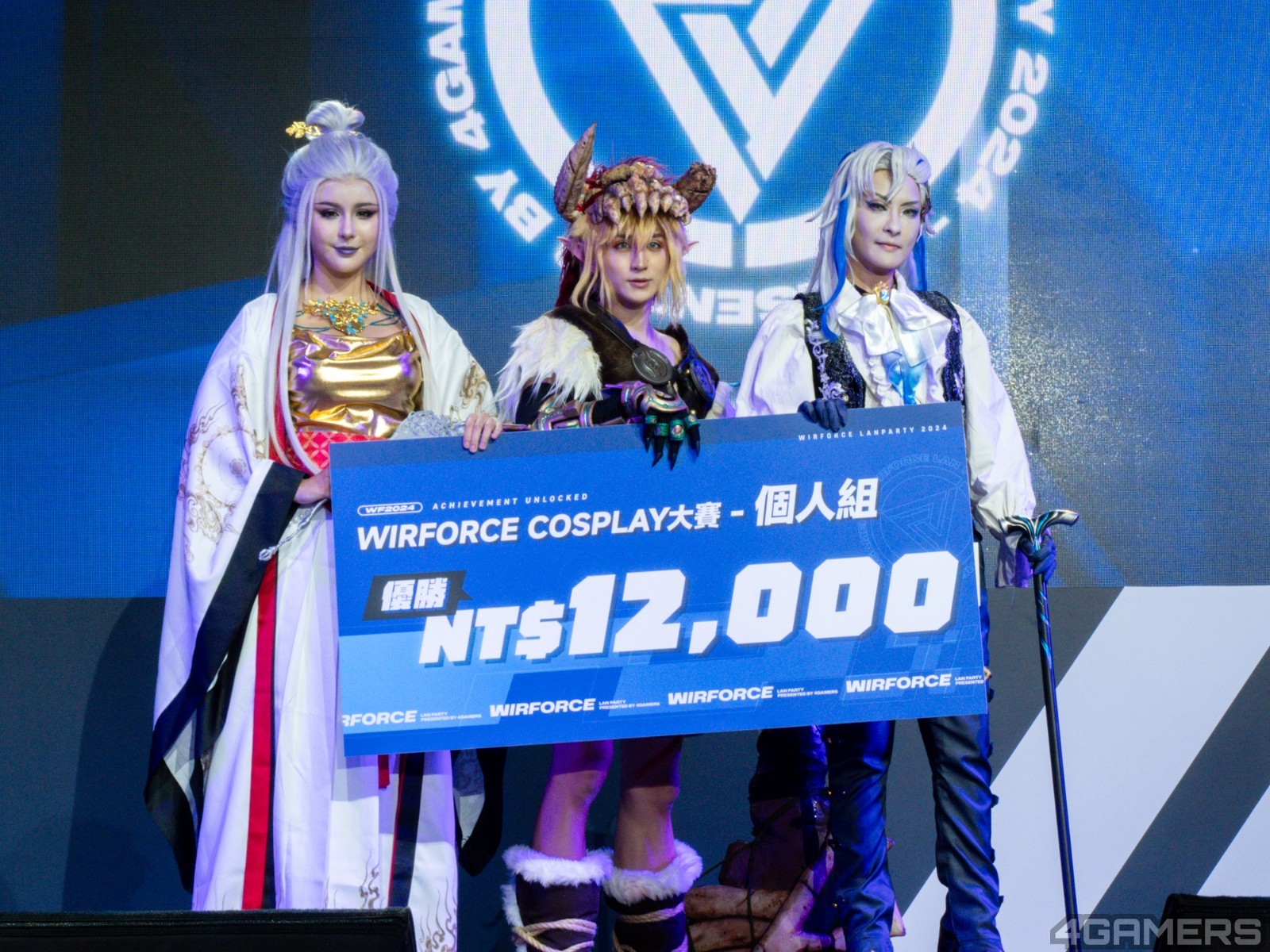 241117-cosplay--08