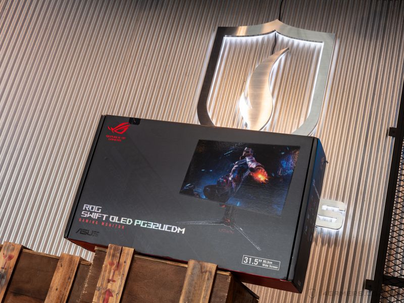 ASUS ROG Swift OLED PG32UCDM