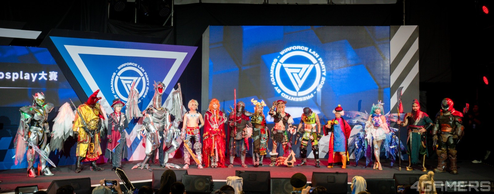 241117-cosplay--32