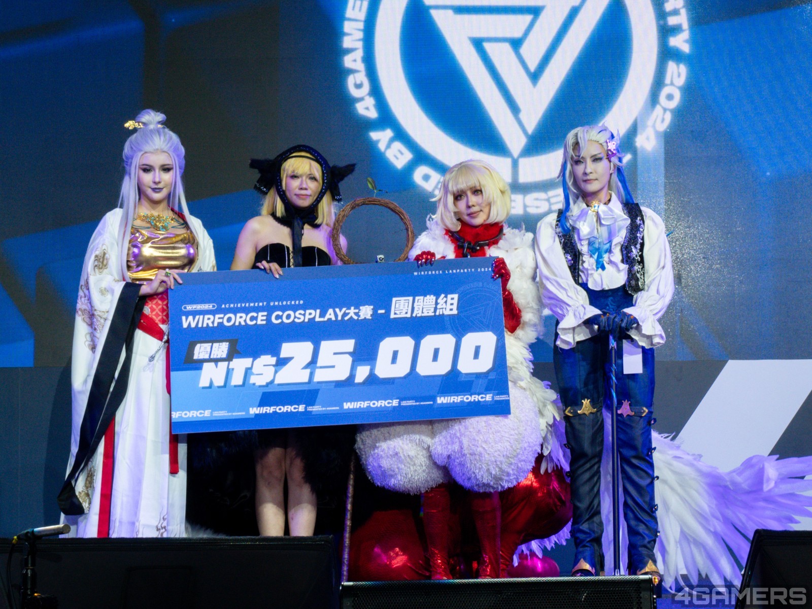 241117-cosplay--07