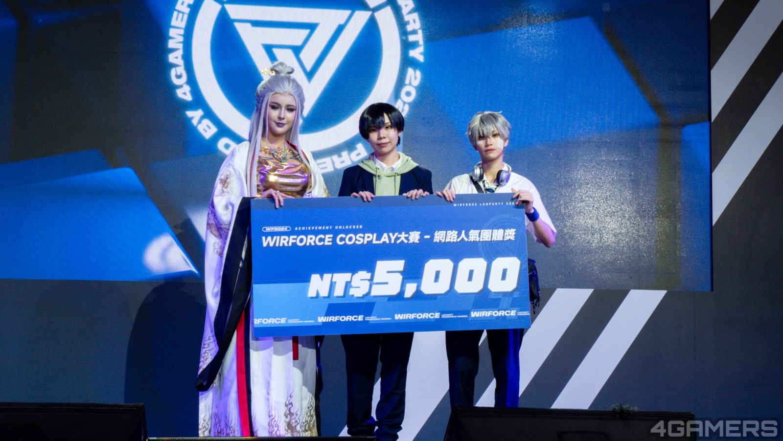 241117-cosplay--04