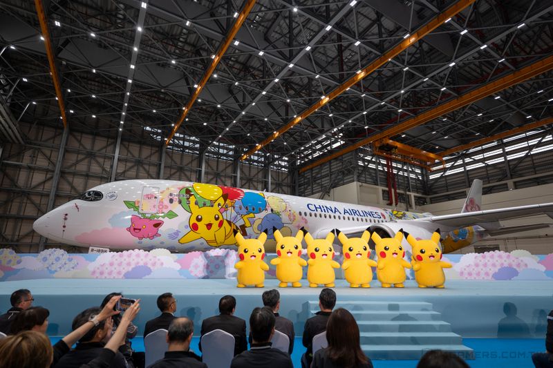 華航 皮卡丘彩繪機 CI2